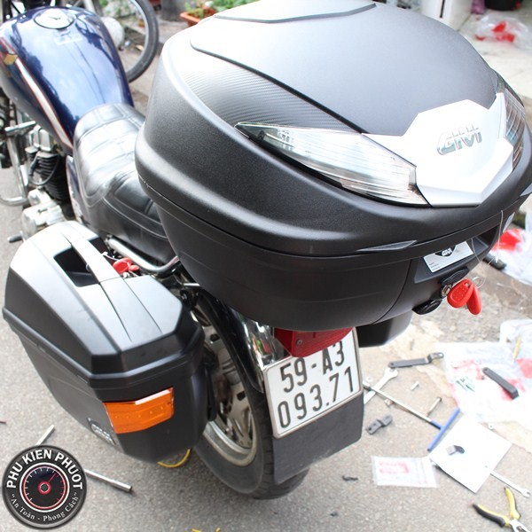 thung hong moto E22N-S , thung sau givi B360NT