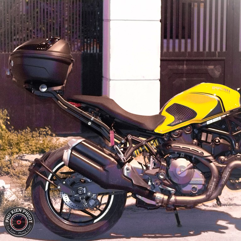 thung moto monster 821