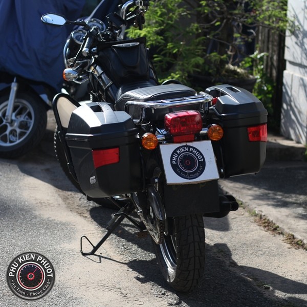 thung givi E22n xe yb125 sp