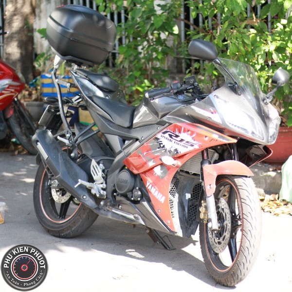 Yamaha R15 gan thung givi E30RN