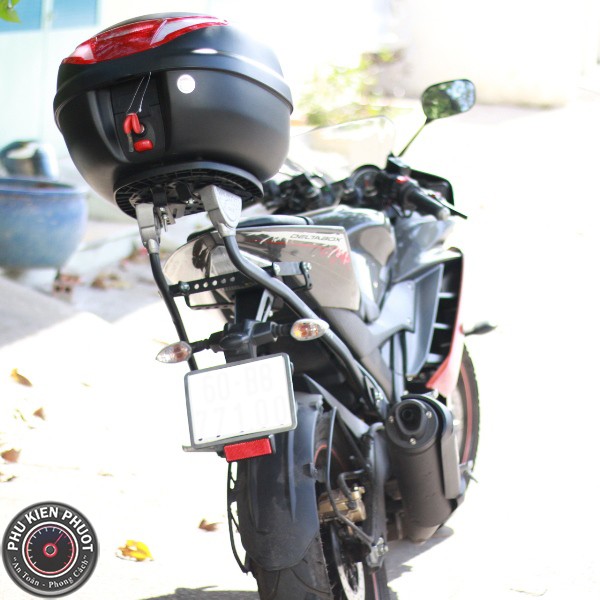 Yamaha R15 gan thung givi E30RN