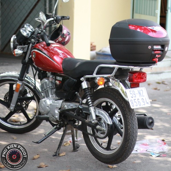 thung givi e260n cho xe yb 125 sp