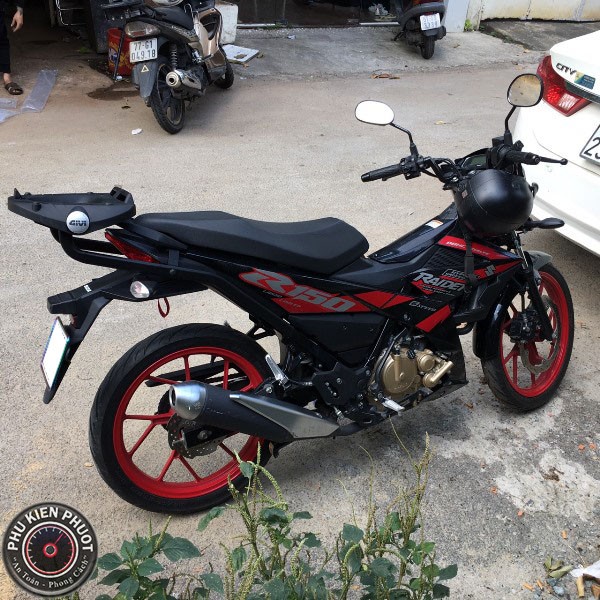 raider 150 with givi box