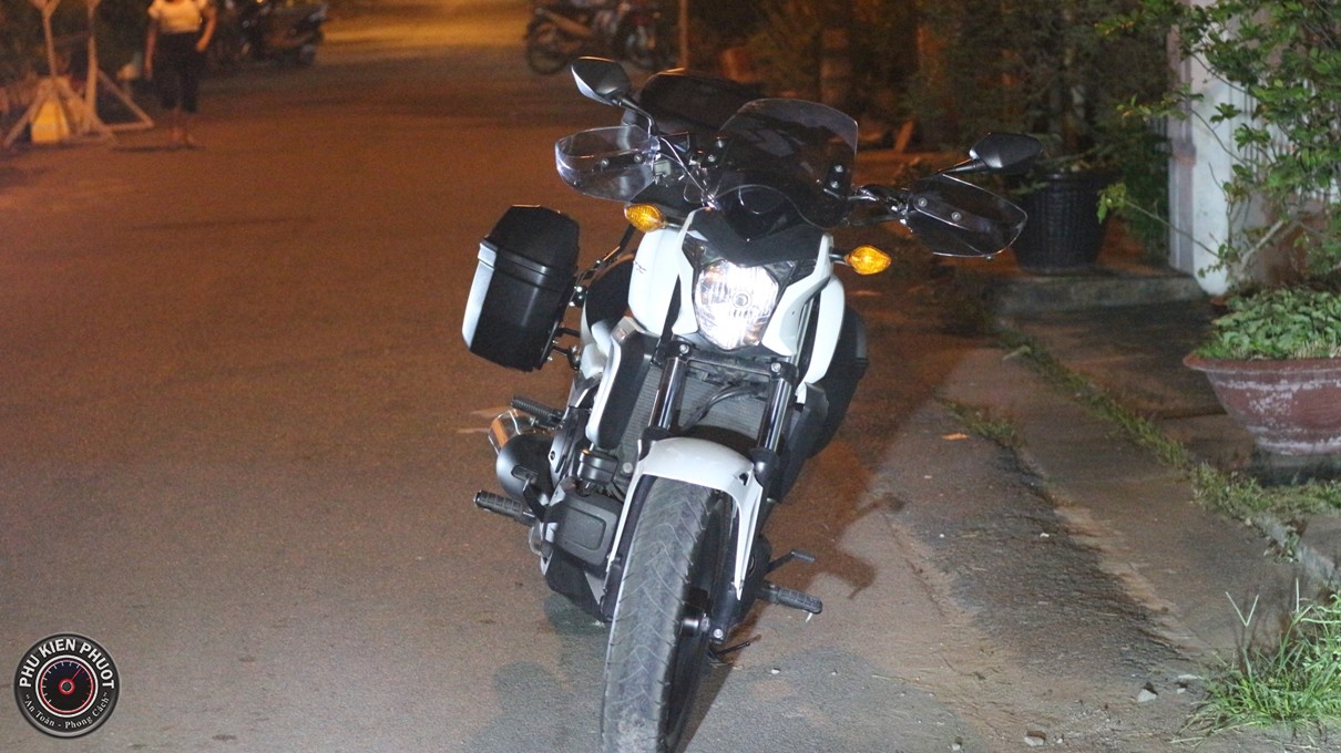 thung xe moto ctx 750