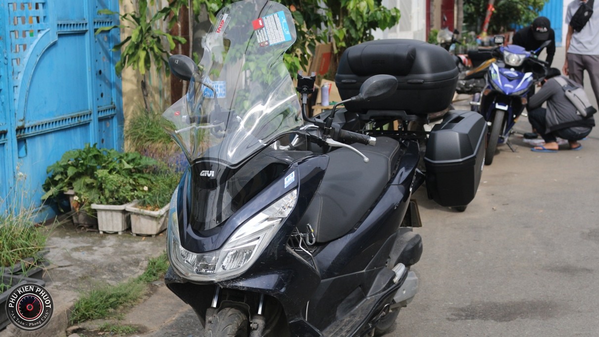 kính chắn gió thùng givi pcx